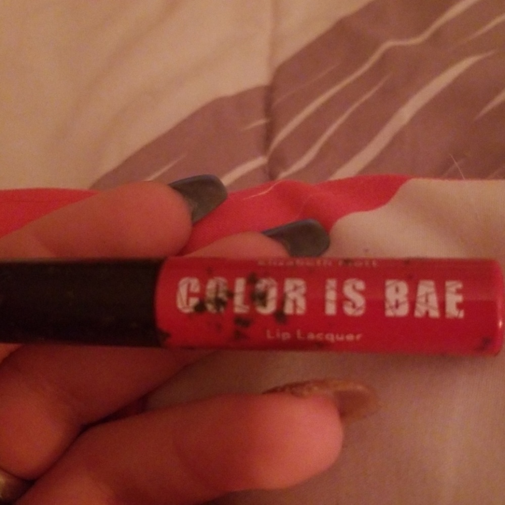Elizabeth Mott color is bae